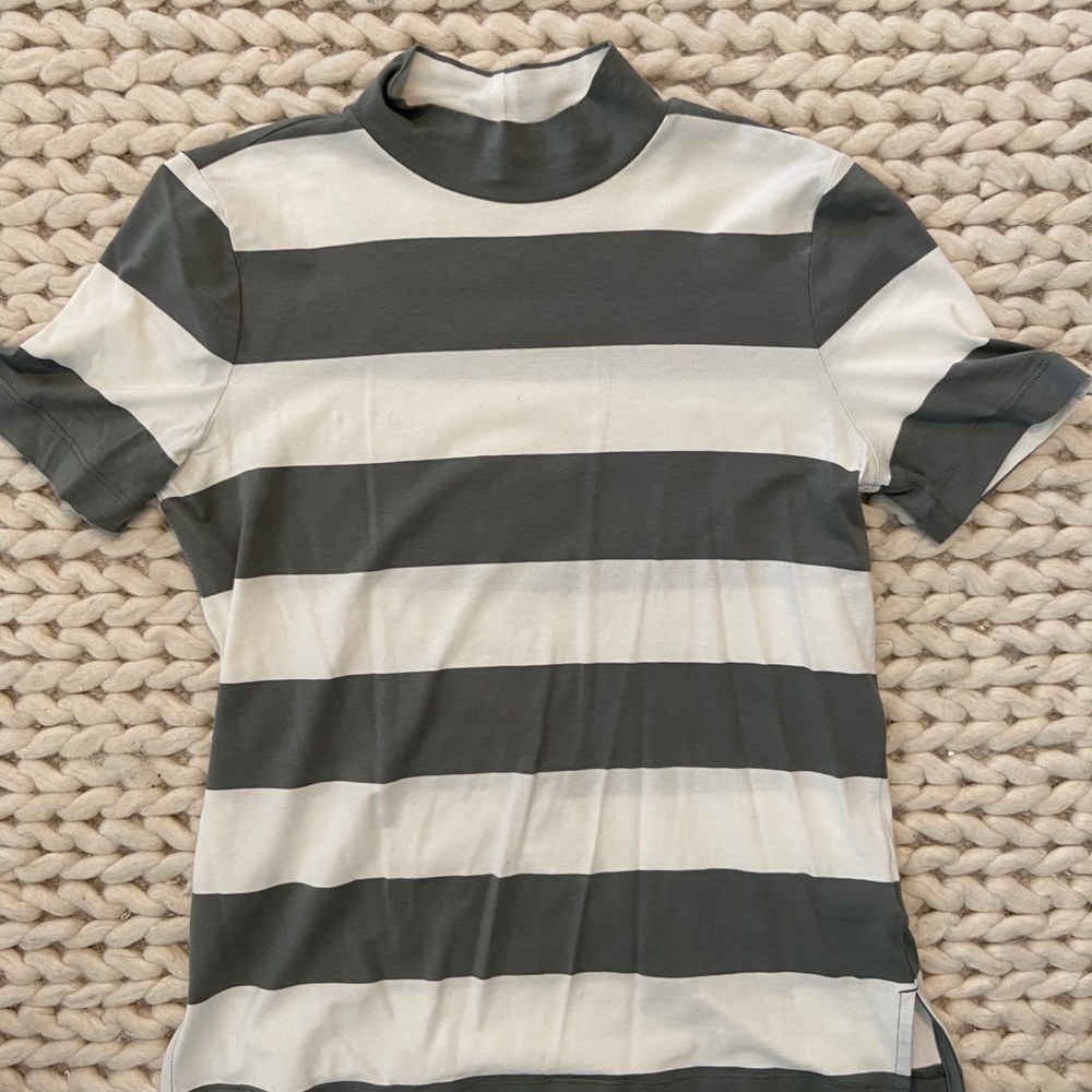 GAP thick striped green t-shirt